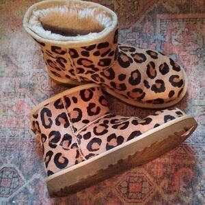 UGG Tan Leopard Print Boots - Size 6 (Like New)